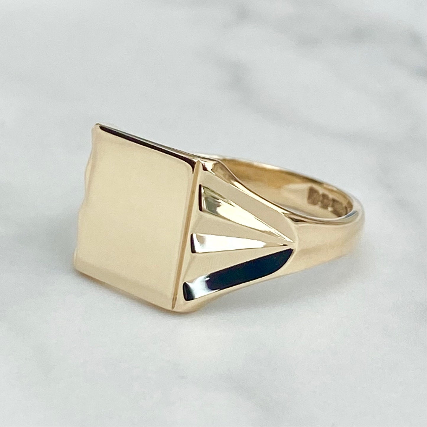 Vintage 1990s 9ct yellow gold square signet ring