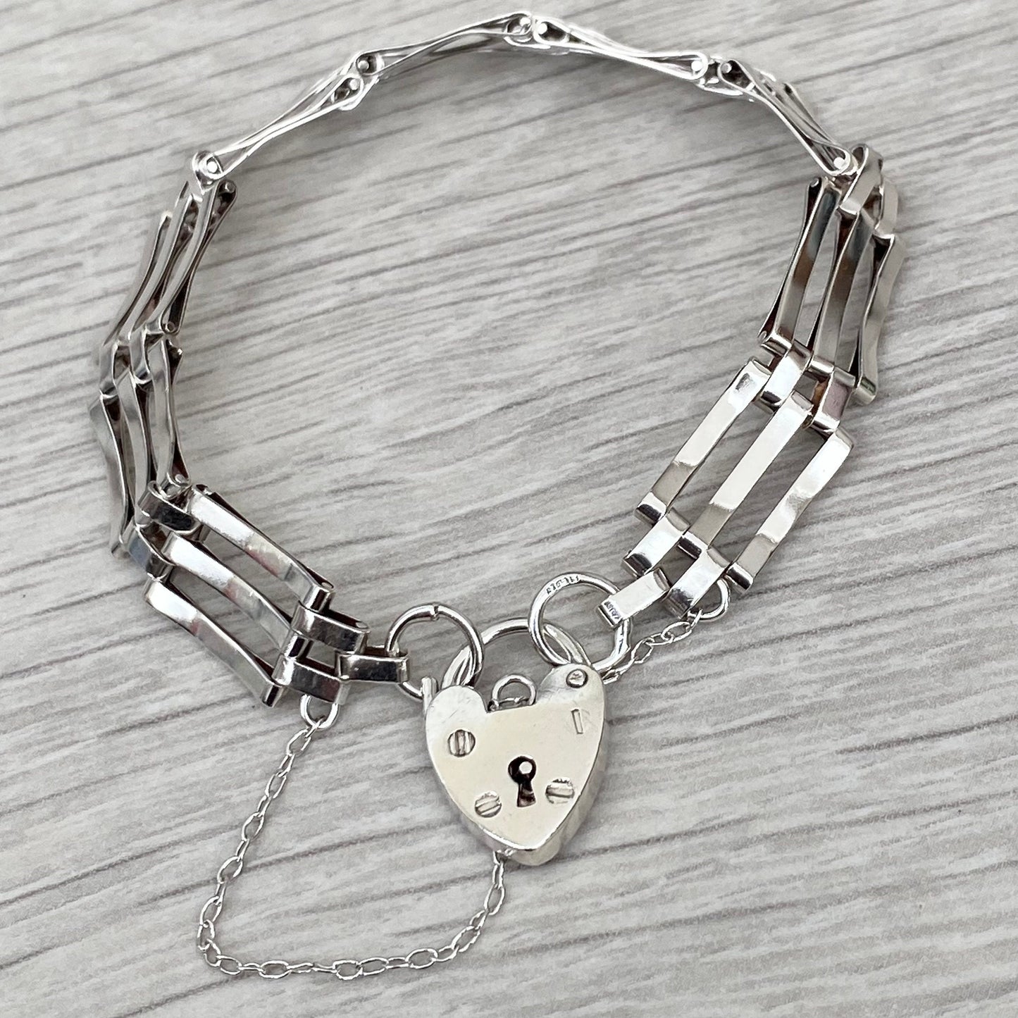 Vintage 1980s silver heart padlock gate link 7" bracelet