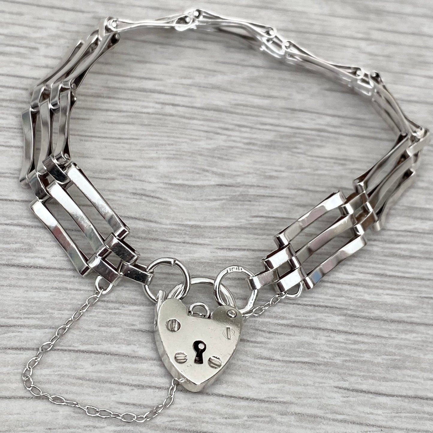 Vintage 1980s silver heart padlock gate link 7" bracelet