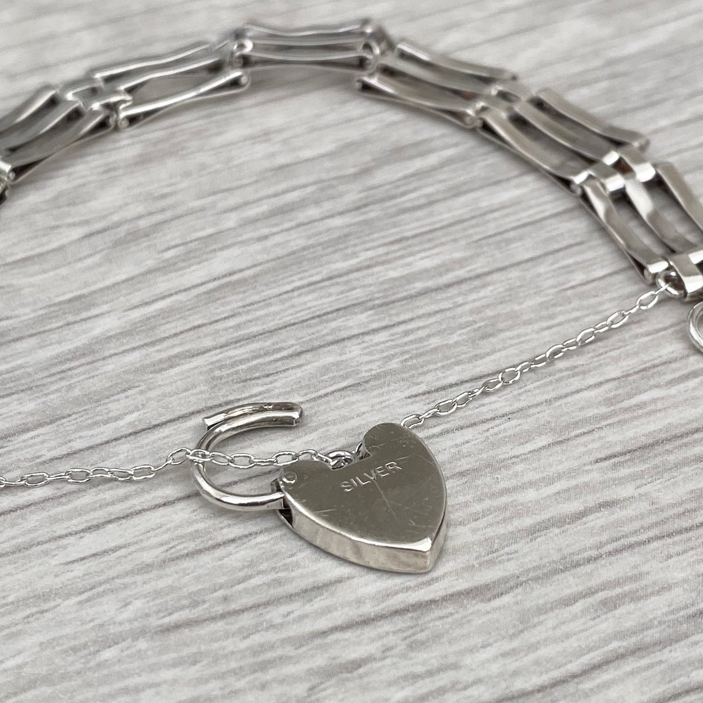 Vintage 1980s silver heart padlock gate link 7" bracelet