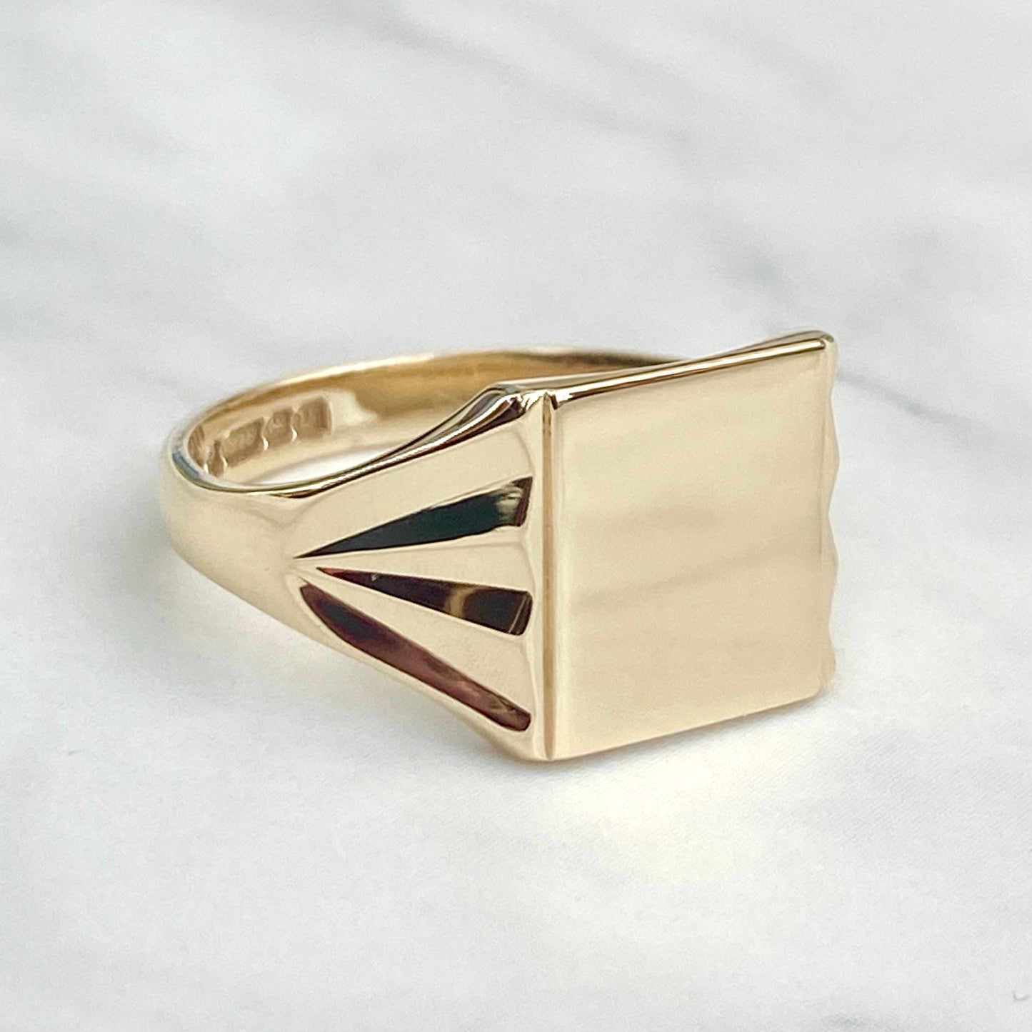 Vintage 1990s 9ct yellow gold square signet ring