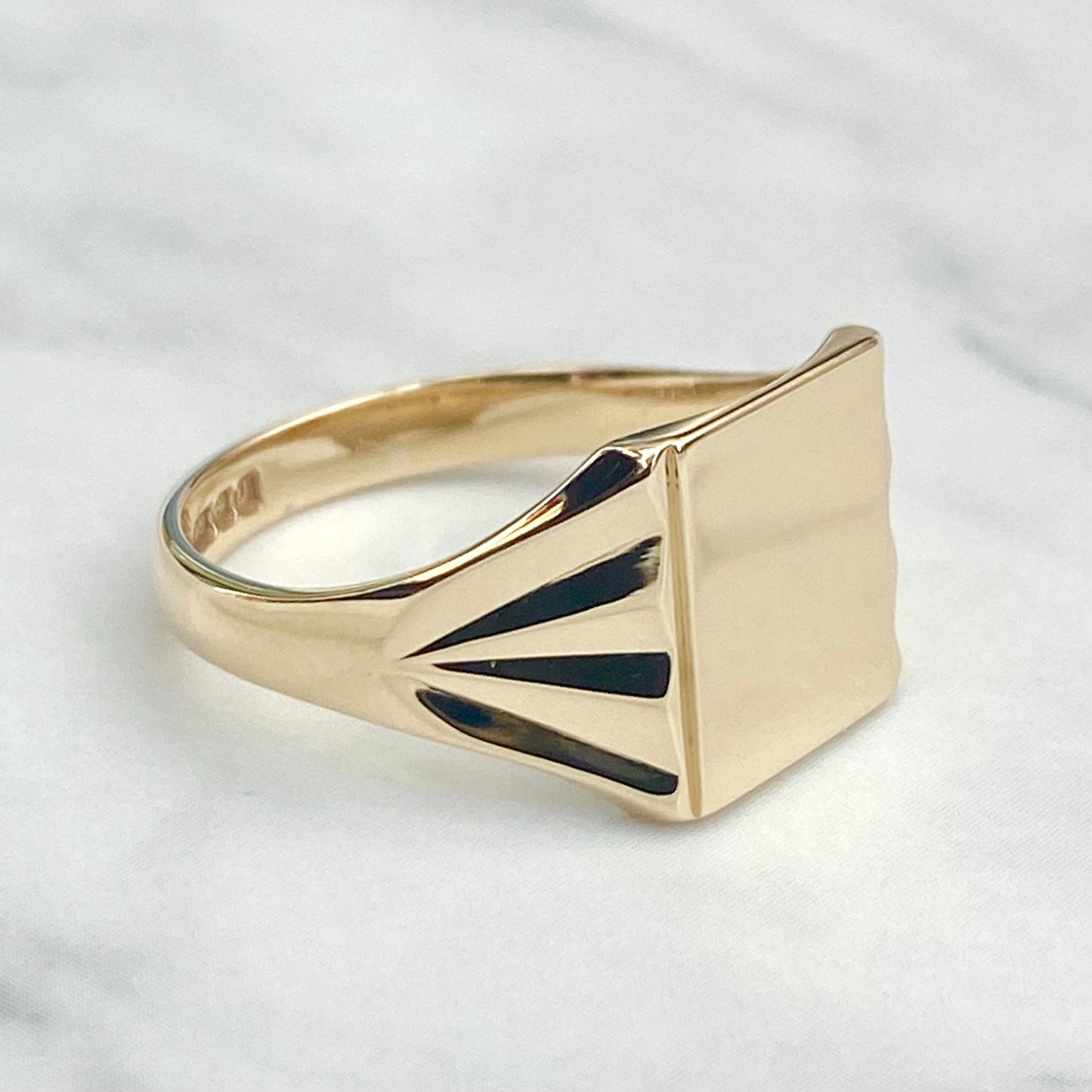 Vintage 1990s 9ct yellow gold square signet ring