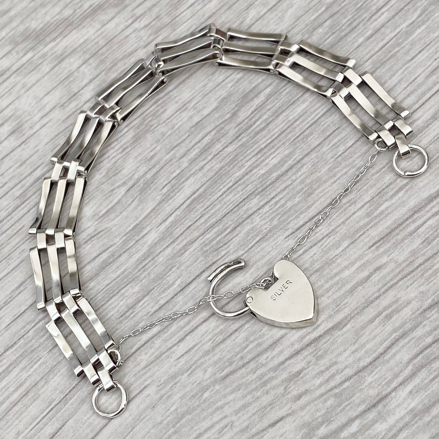 Vintage 1980s silver heart padlock gate link 7" bracelet