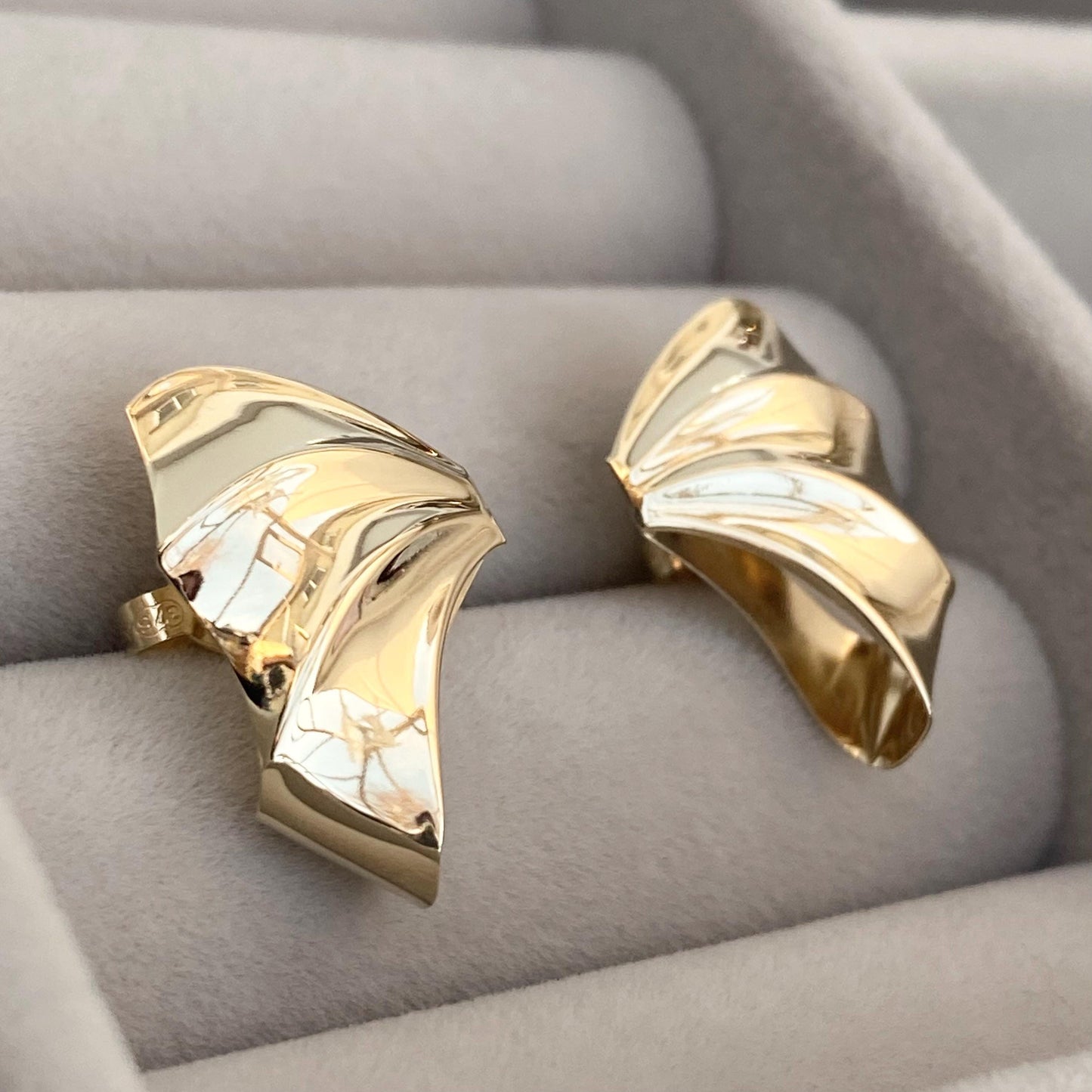 Vintage 1980s 9ct yellow gold statement half bow, wing style stud earrings