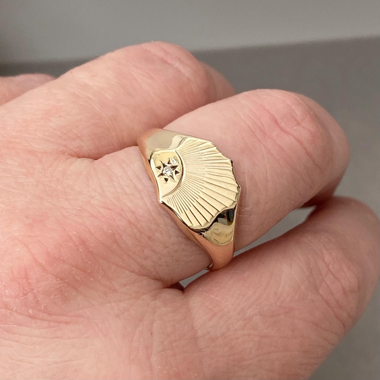 Vinatge 1960s 9ct yellow gold Diamond shield signet ring