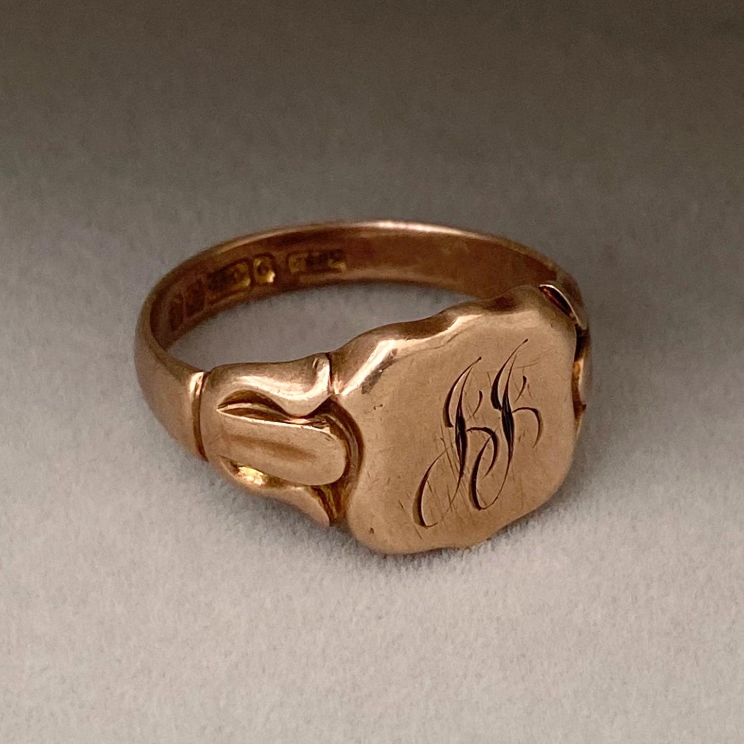 Vintage 1920s 9ct rose gold shield signet ring
