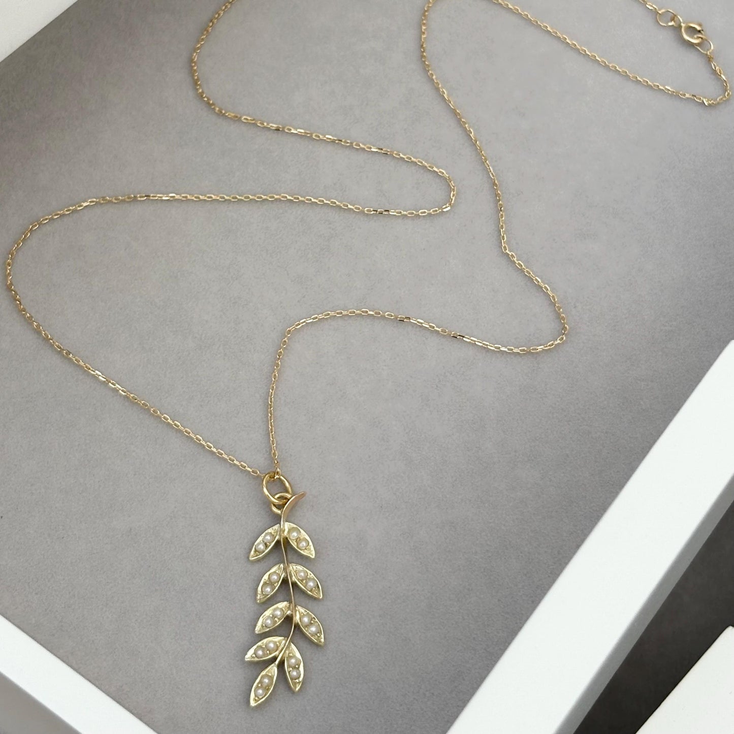 Vintage 14ct yellow gold split seed pearl leaf branch charm pendant on a new fine 0.8mm 9ct yellow gold chain