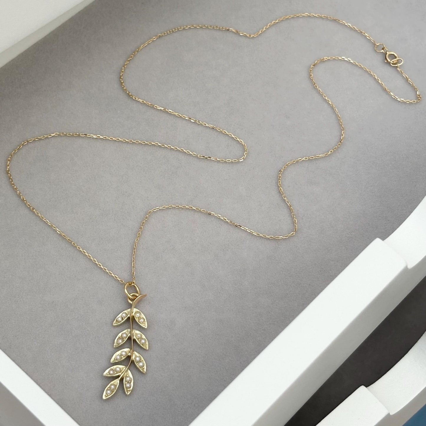 Vintage 14ct yellow gold split seed pearl leaf branch charm pendant on a new fine 0.8mm 9ct yellow gold chain