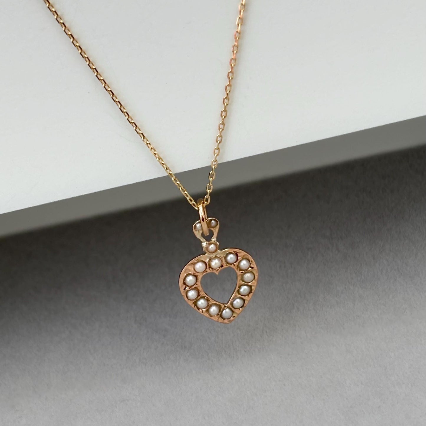 Vintage 9ct yellow gold dainty split seed pearl heart charm pendant on a new fine 0.8mm 9ct yellow gold chain