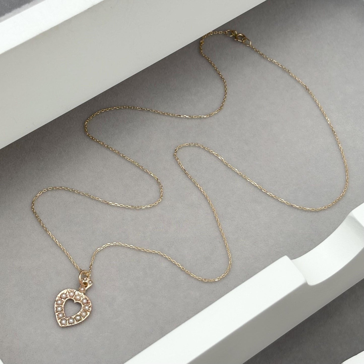 Vintage 9ct yellow gold dainty split seed pearl heart charm pendant on a new fine 0.8mm 9ct yellow gold chain