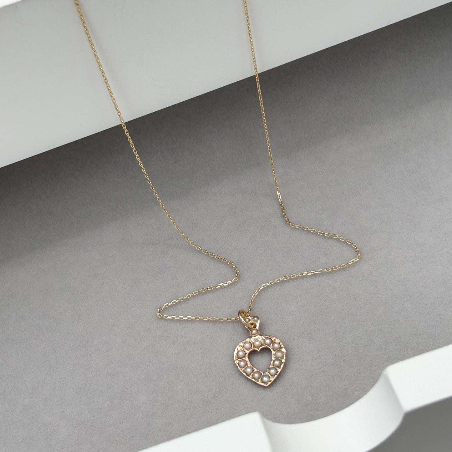 Vintage 9ct yellow gold dainty split seed pearl heart charm pendant on a new fine 0.8mm 9ct yellow gold chain