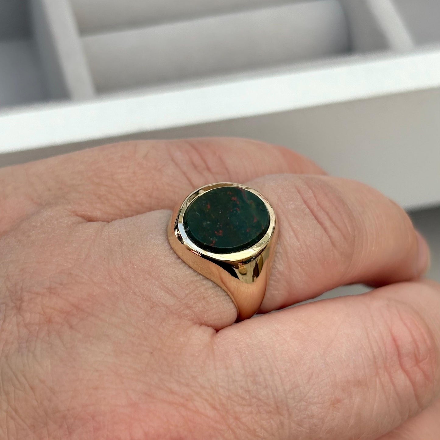 Vintage 1970s 9ct yellow gold classic bloodstone oval signet ring