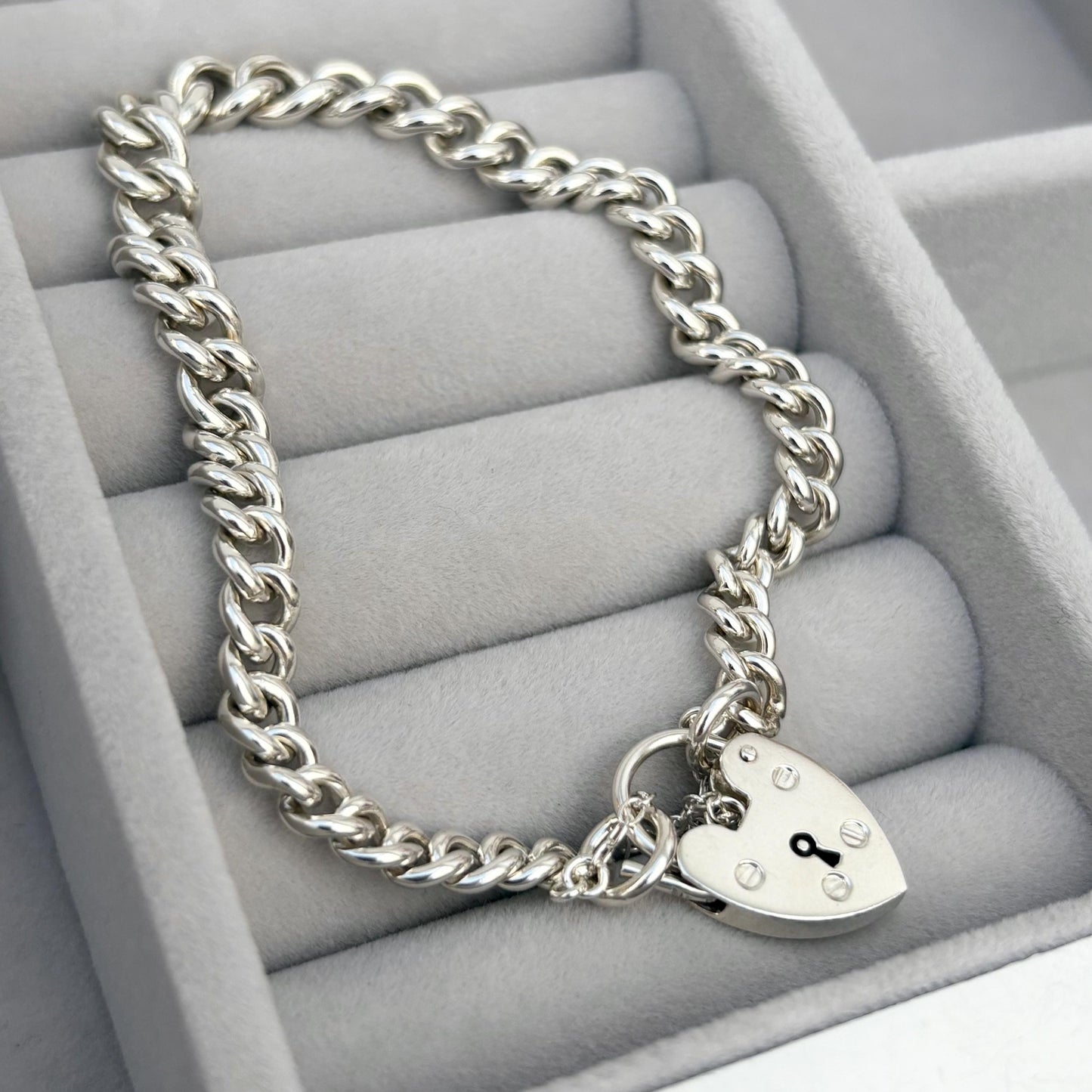 Vintage 1970s silver heart padlock curb chain charm 7.5" bracelet
