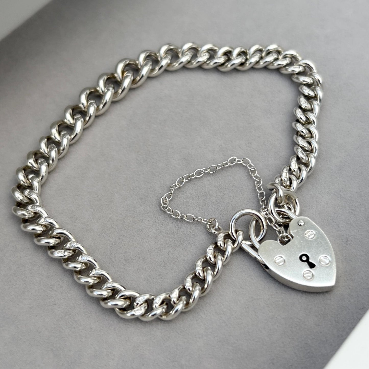 Vintage 1970s silver heart padlock curb chain charm 7.5" bracelet