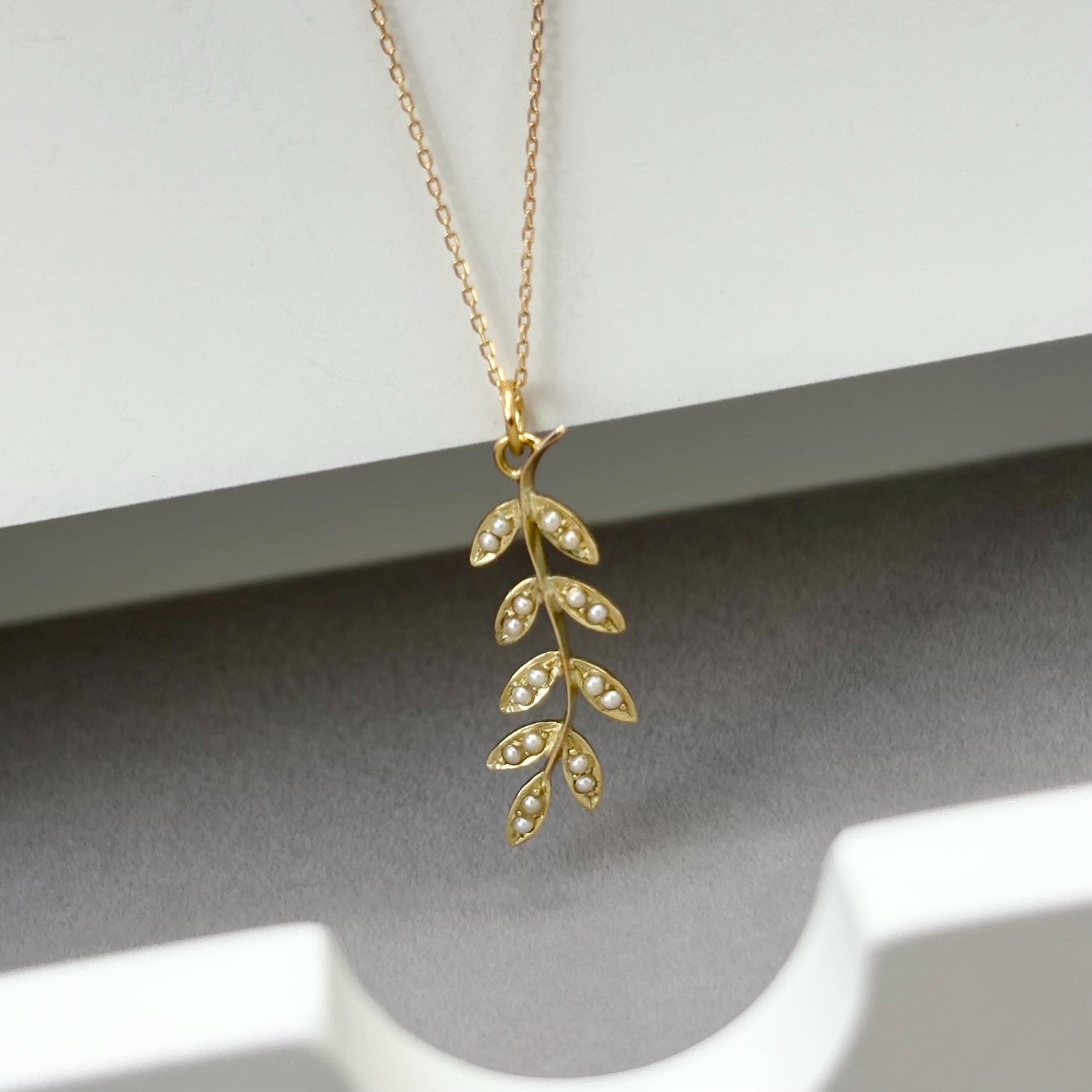 Vintage 14ct yellow gold split seed pearl leaf branch charm pendant on a new fine 0.8mm 9ct yellow gold chain