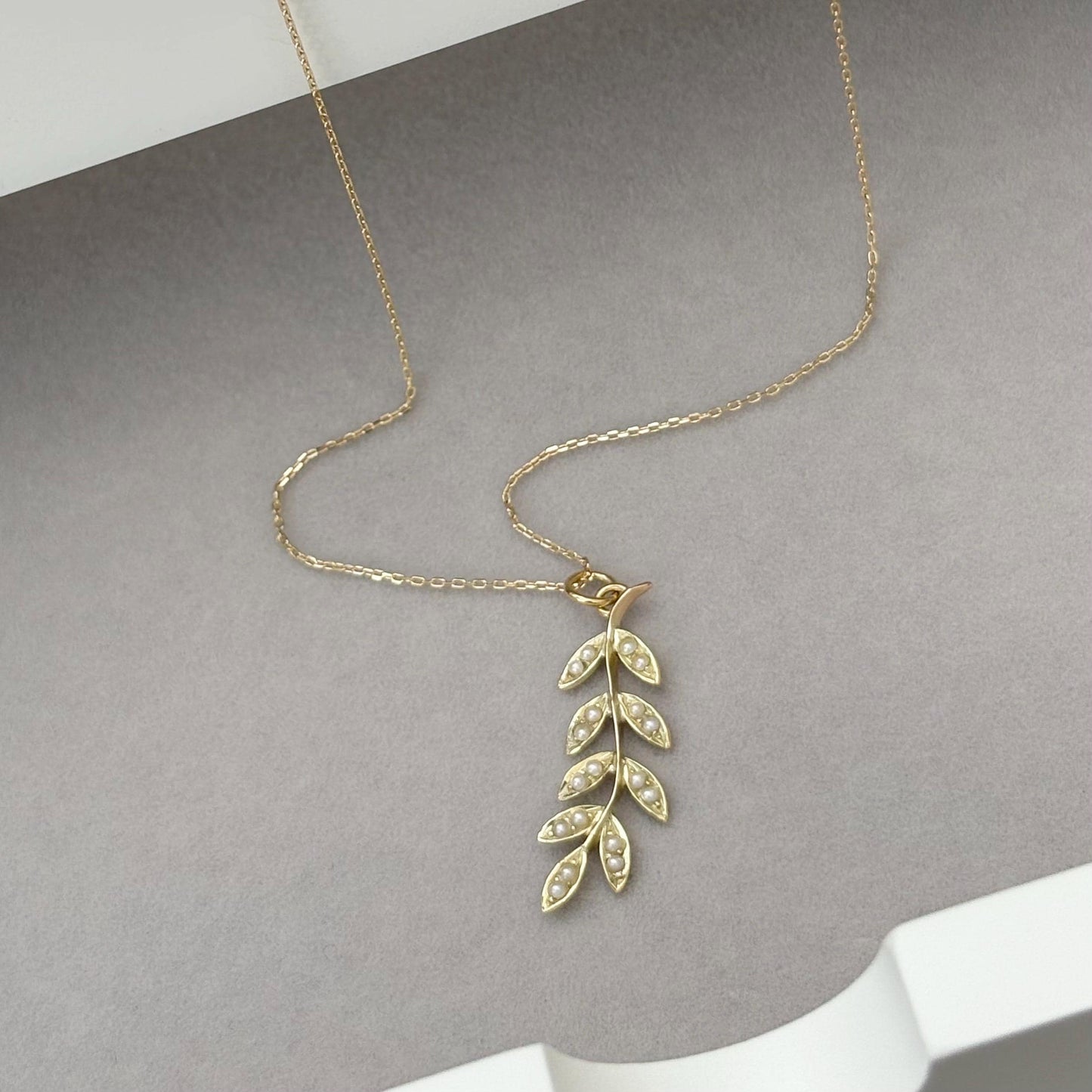 Vintage 14ct yellow gold split seed pearl leaf branch charm pendant on a new fine 0.8mm 9ct yellow gold chain