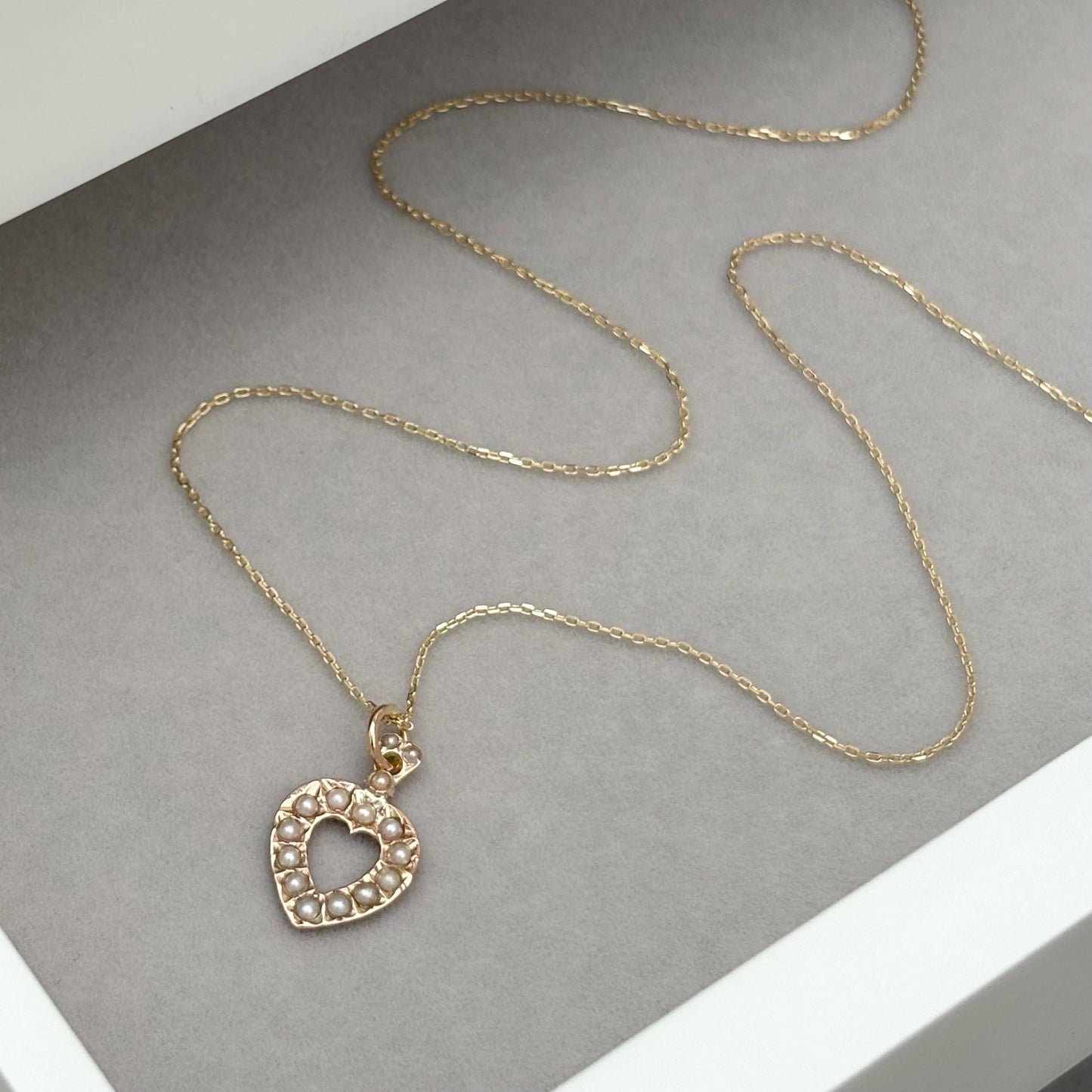 Vintage 9ct yellow gold dainty split seed pearl heart charm pendant on a new fine 0.8mm 9ct yellow gold chain