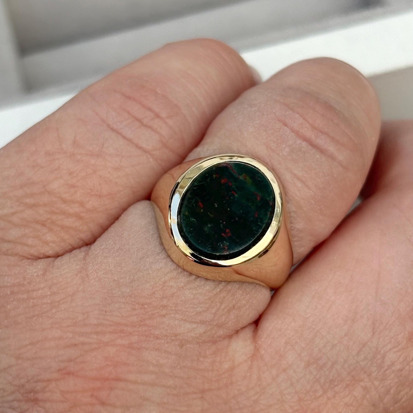 Vintage 1970s 9ct yellow gold classic bloodstone oval signet ring