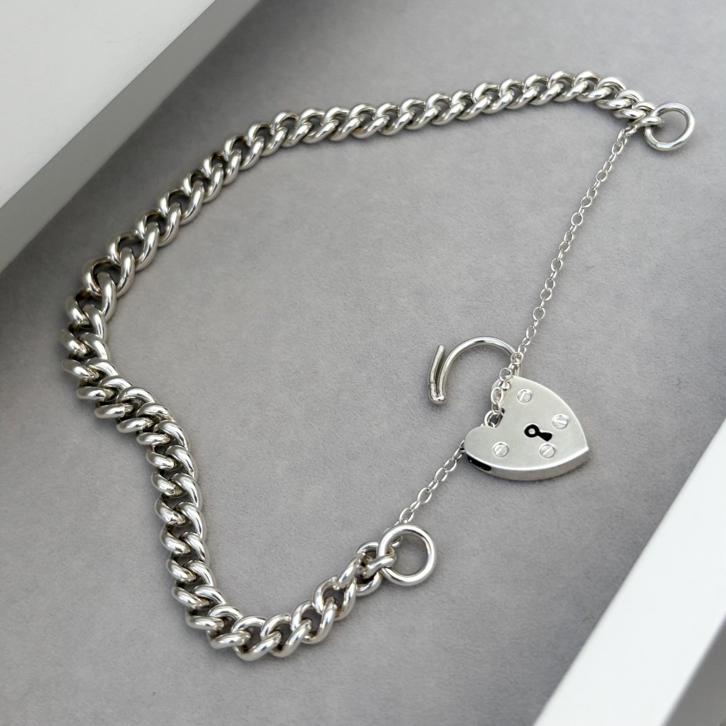 Vintage 1970s silver heart padlock curb chain charm 7.5" bracelet