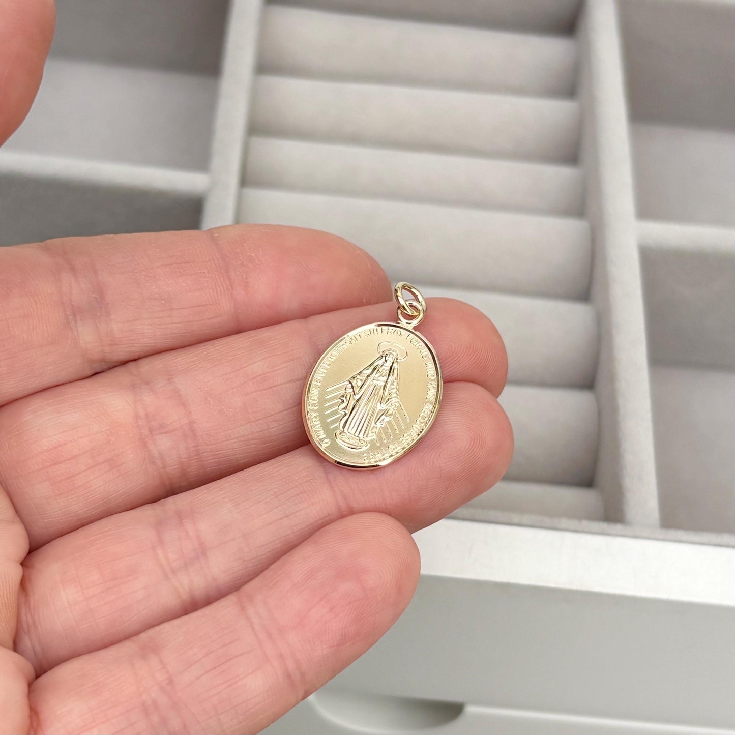 Sample sale - Solid 9ct yellow gold large size oval miraculous medal pendant