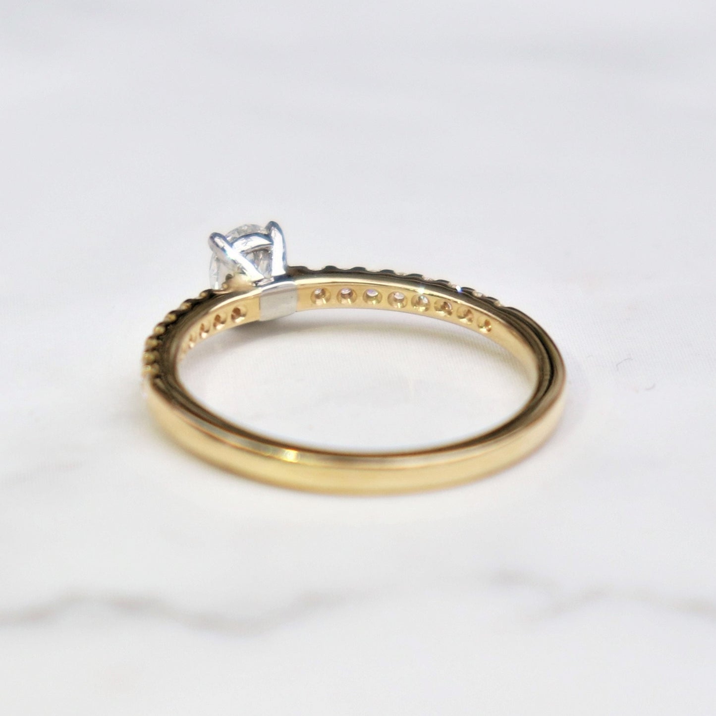 18ct yellow gold platinum oval Diamond ring - Size L