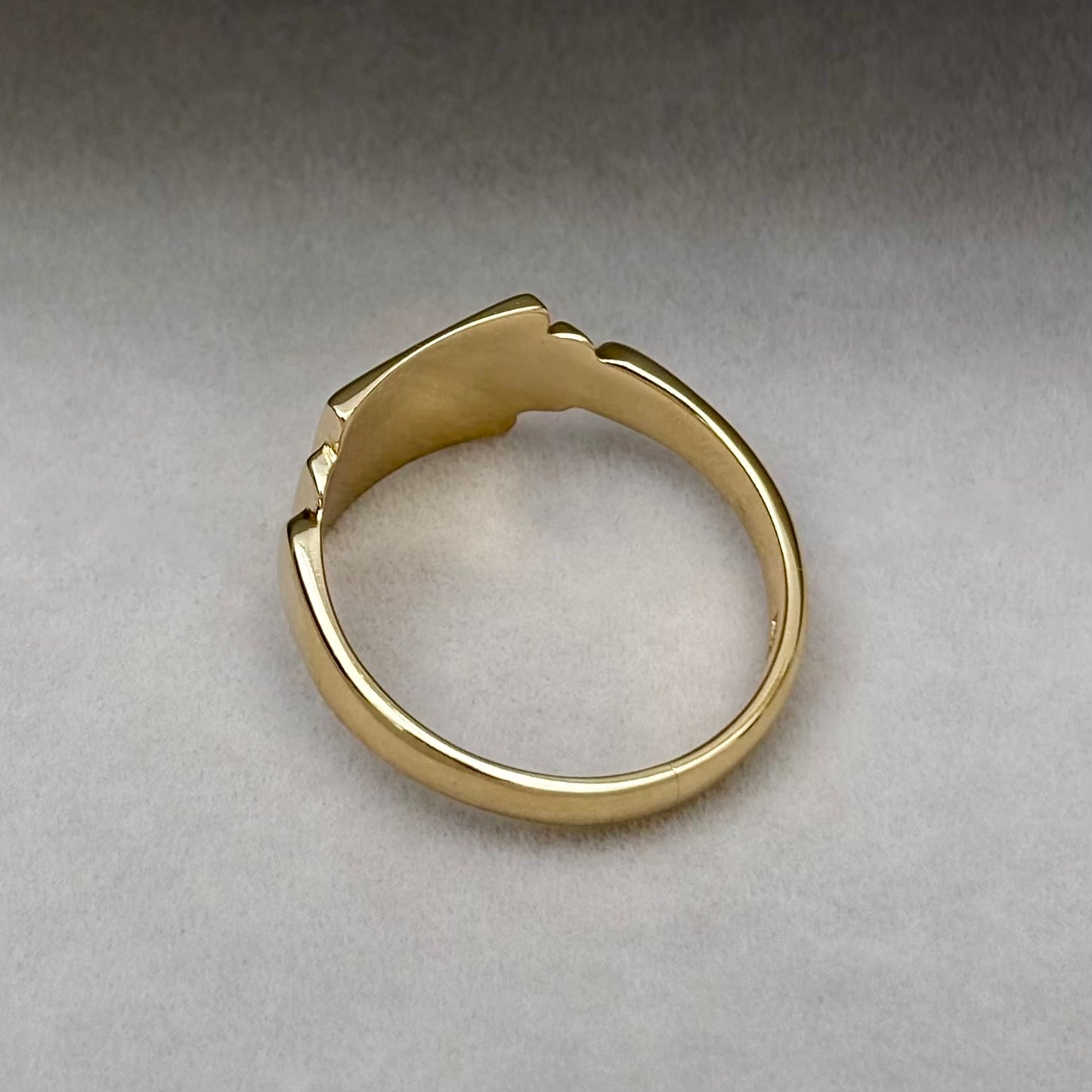 Just in! Vintage 1940s 9ct Yellow Gold Square Signet Ring