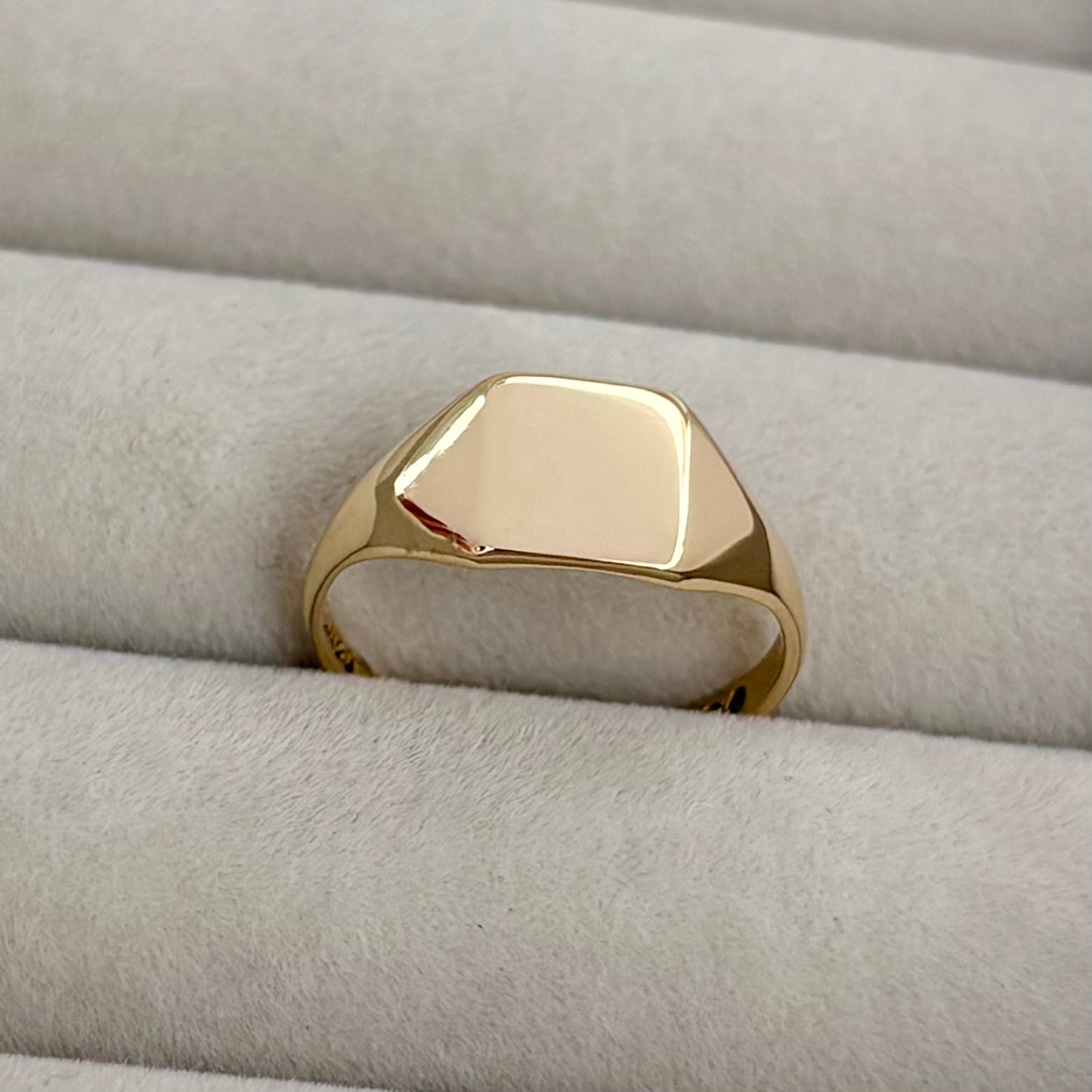 Just in! Vintage 1970s 9ct yellow gold Dainty square signet ring