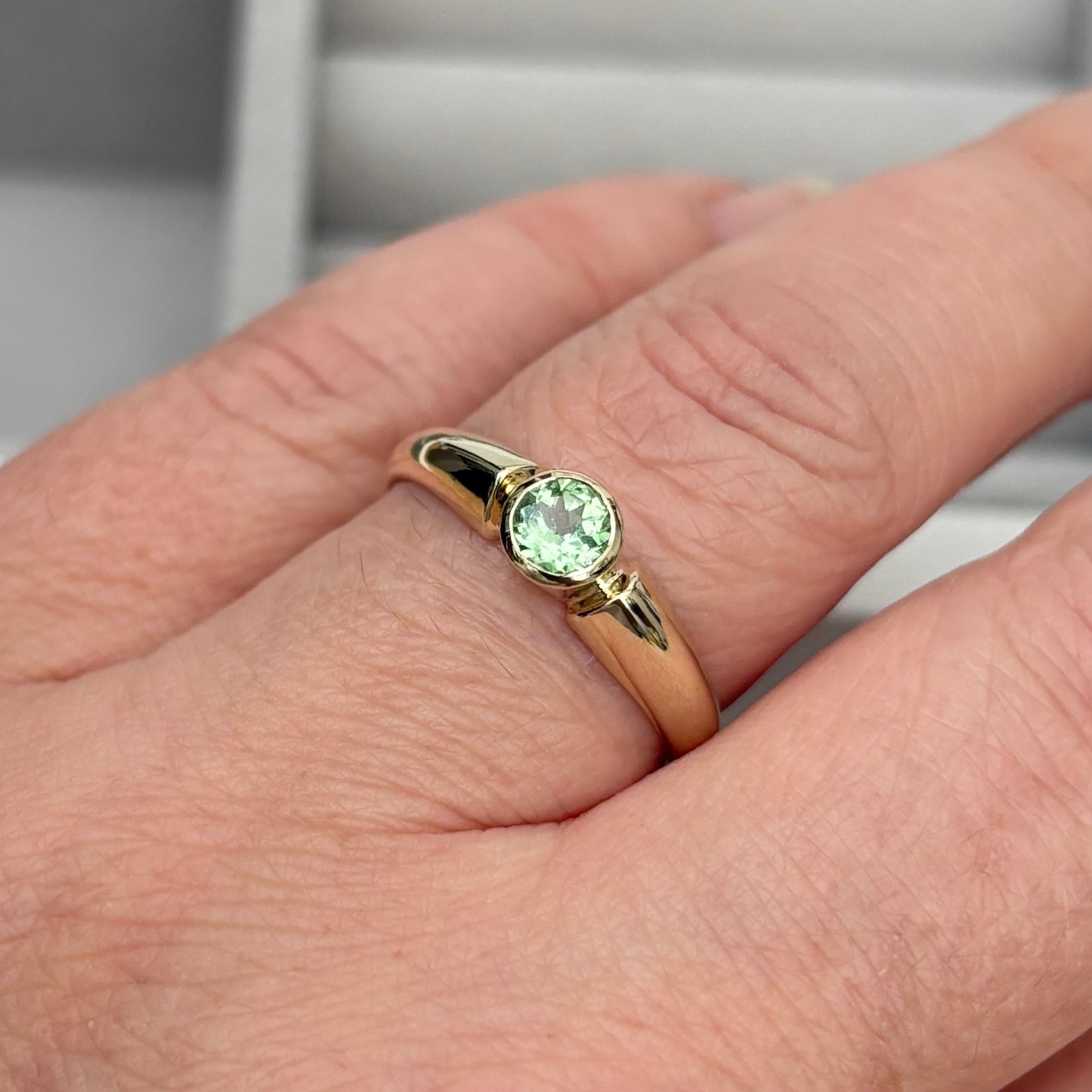 Vintage 1990s 9ct yellow gold Tsavorite Garnet unique ring
