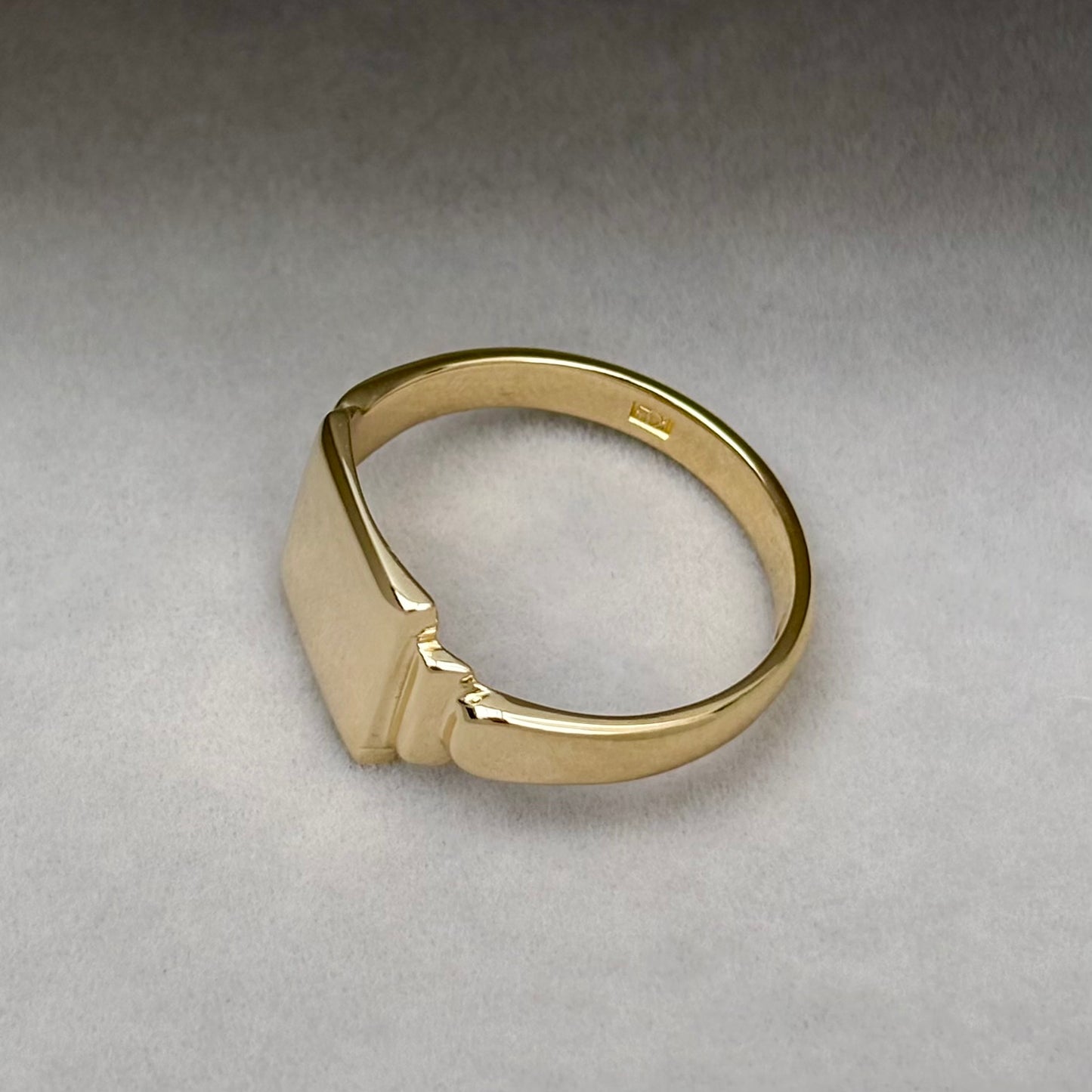 Just in! Vintage 1940s 9ct Yellow Gold Square Signet Ring