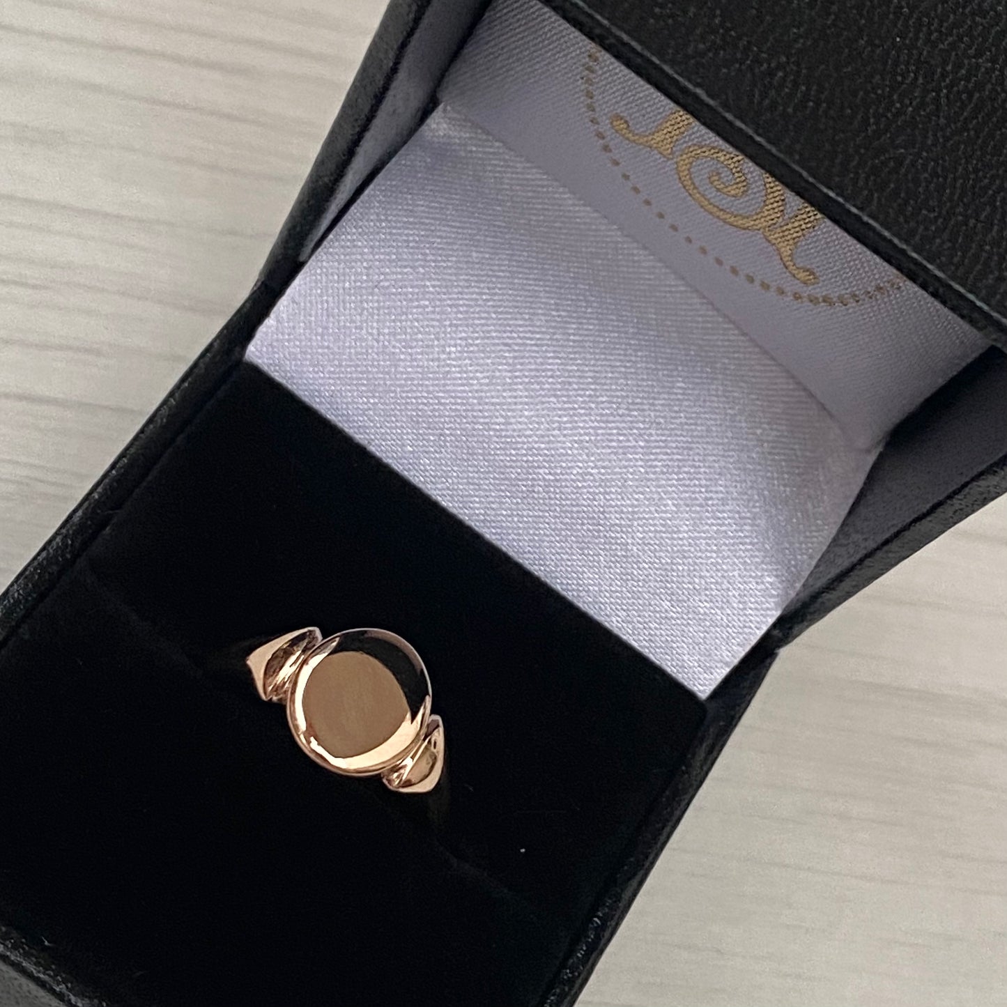 Vintage 9ct rose gold oval signet ring