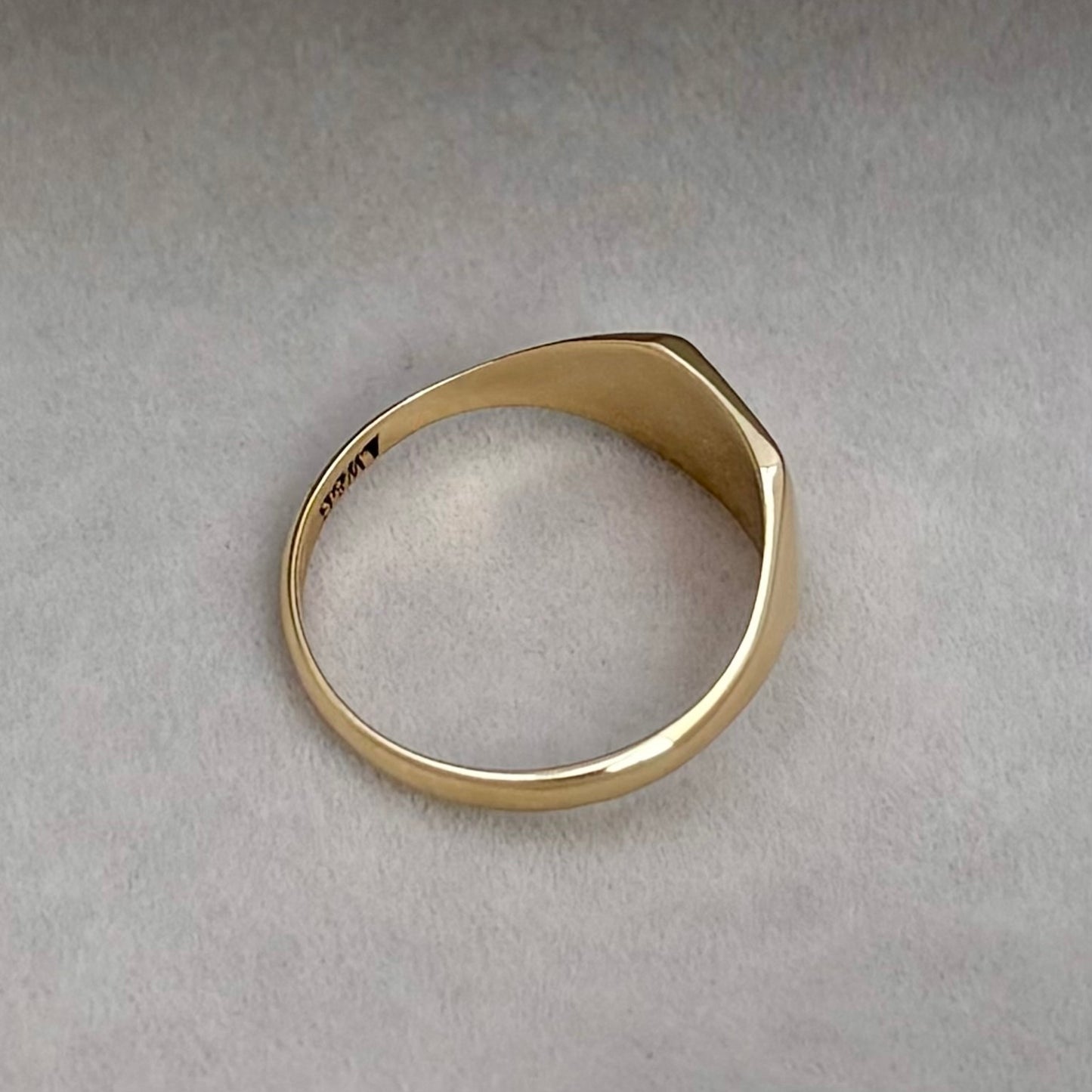 Just in! Vintage 1970s 9ct yellow gold Dainty square signet ring