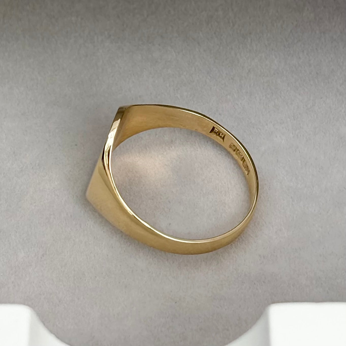 Just in! Vintage 1970s 9ct yellow gold Engraved Oval Cushion signet ring