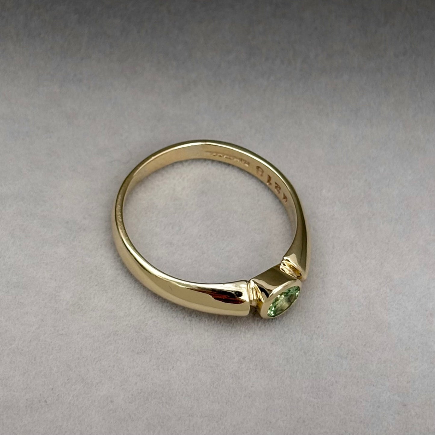 Vintage 1990s 9ct yellow gold Tsavorite Garnet unique ring