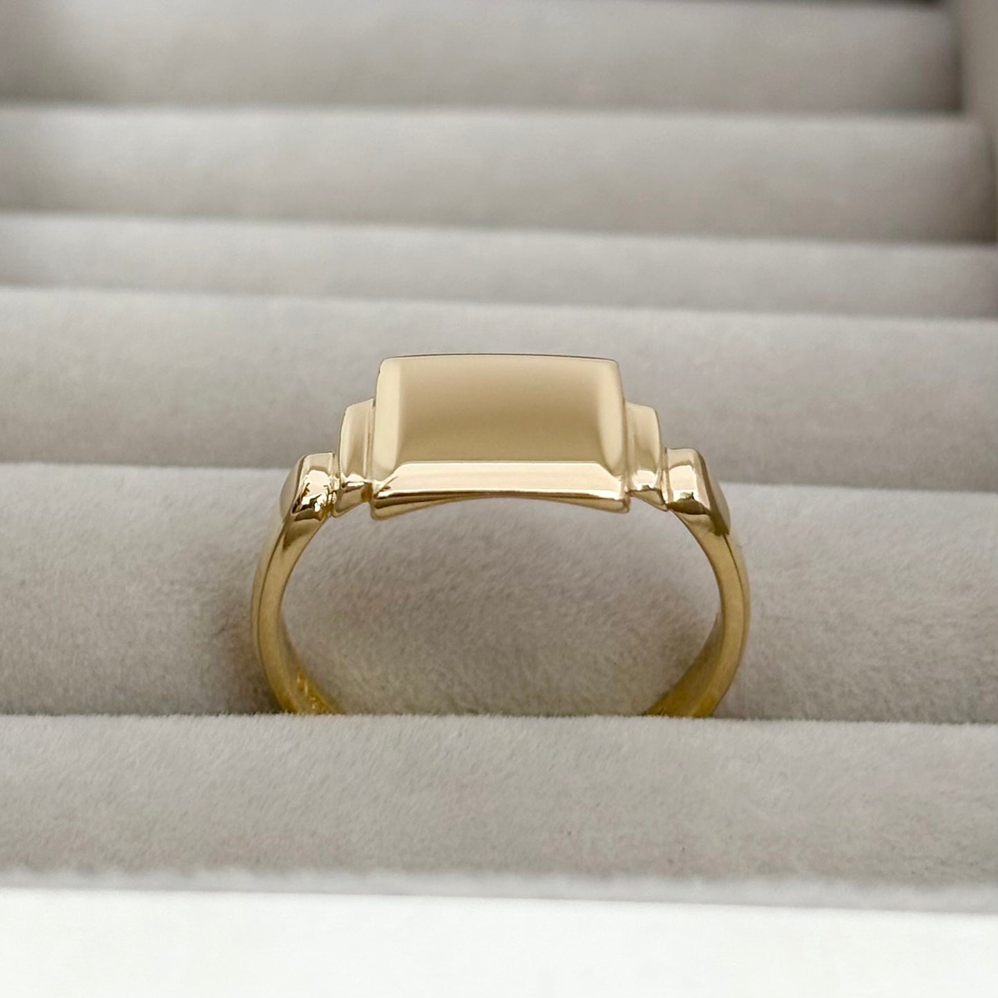 Just in! Vintage 1940s 9ct Yellow Gold Square Signet Ring