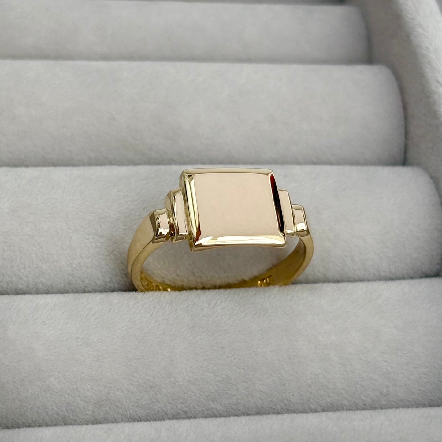 Just in! Vintage 1940s 9ct Yellow Gold Square Signet Ring