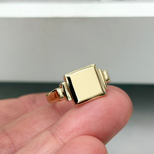 Vintage 1940s 9ct Yellow Gold Square Signet Ring