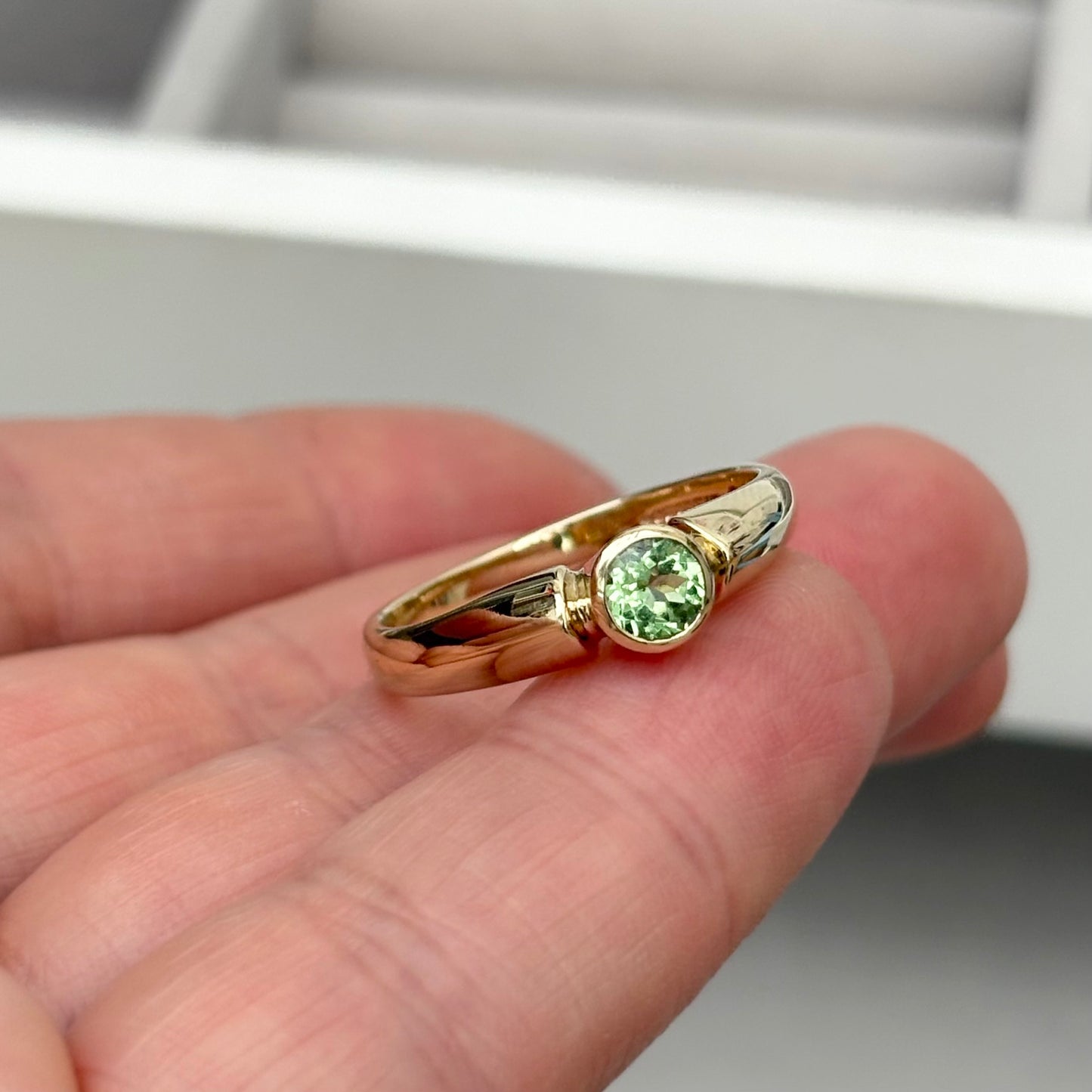 Vintage 1990s 9ct yellow gold Tsavorite Garnet unique ring