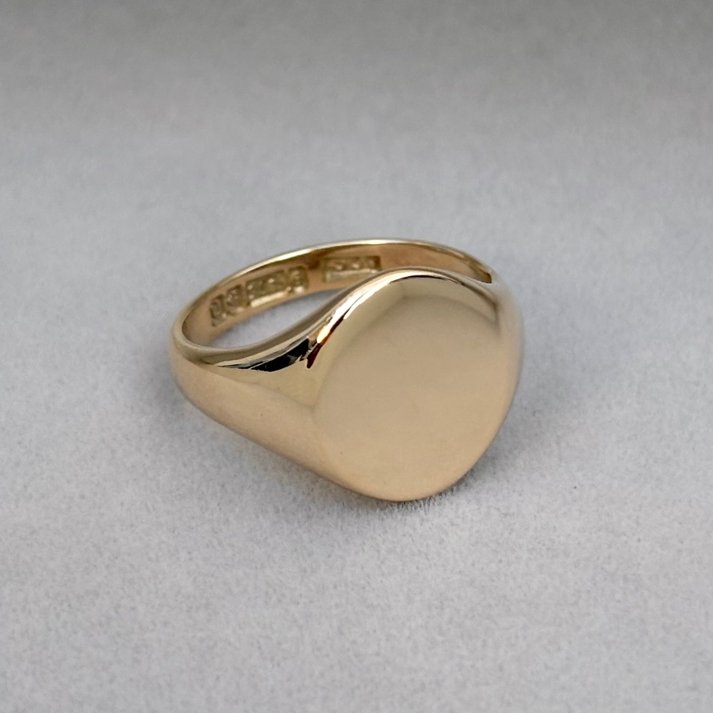Special order - Vintage 9ct yellow gold classic oval signet ring