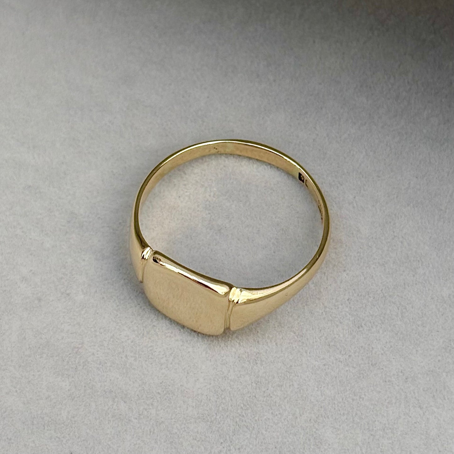 New arrival! Vintage 1950s 9ct Yellow Gold Small Square Cushion Signet Ring