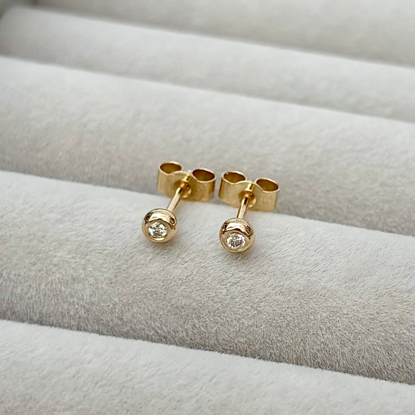 New arrival! Handmade 9ct yellow gold tiny nugget natural diamond stud earrings