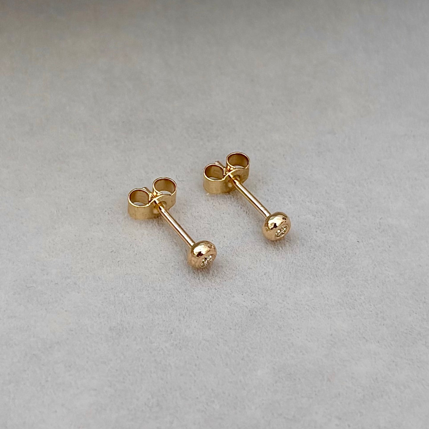 New arrival! Handmade 9ct yellow gold tiny nugget natural diamond stud earrings