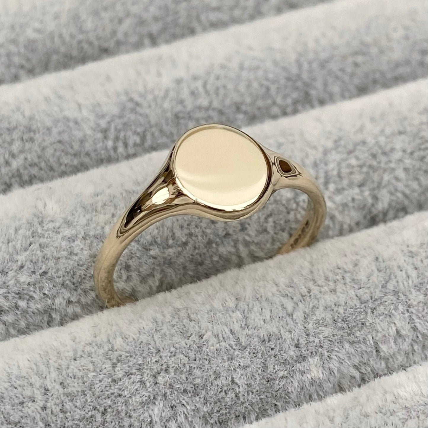 Handmade 9ct yellow gold ladies classic small oval signet ring