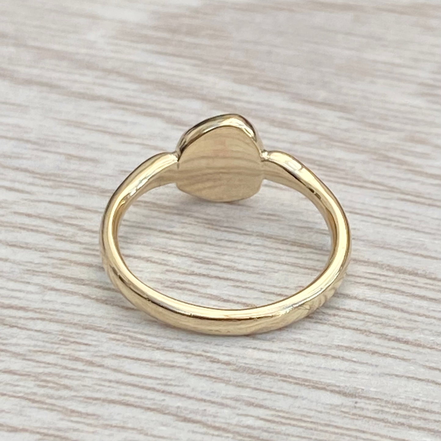 Handmade 9ct yellow gold pebble signet ring - recycled old gold - unique design - UK size K 1/2 - US size 5 1/2 - Can be hand engraved