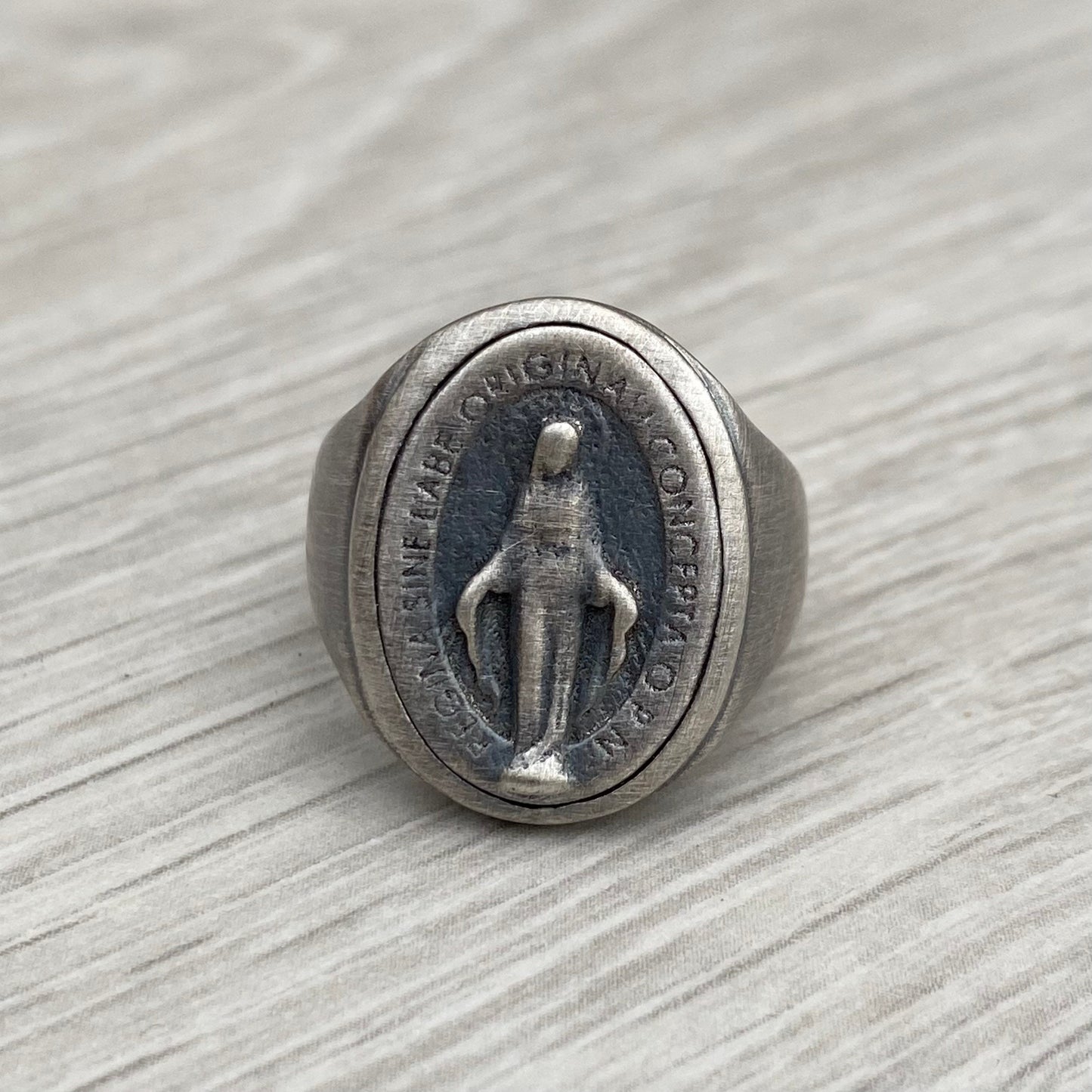 Large oxidised silver miraculous medal ring - Statement Madonna ring - Oxidised silver - UK size M - US size 6 1/4 - Pre-loved jewellery