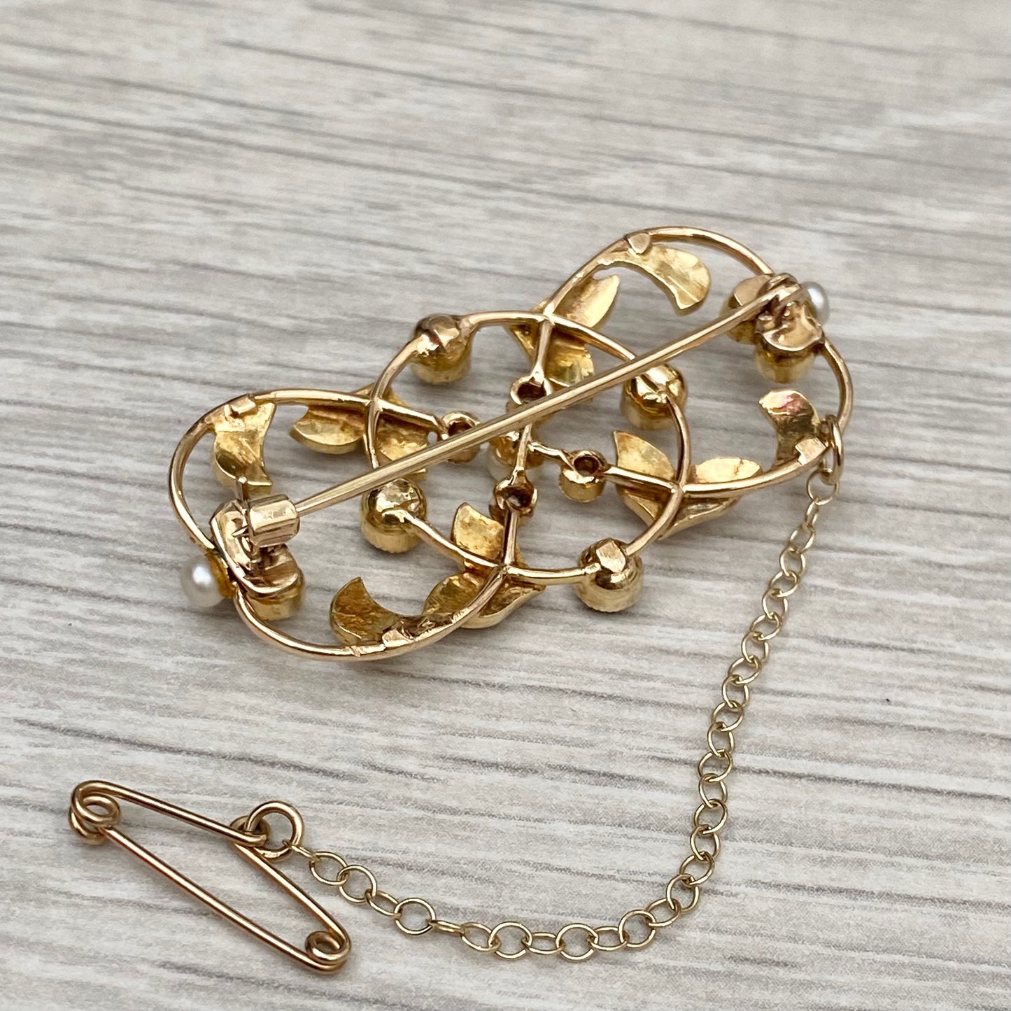 Vintage 9ct yellow gold diamond and seed pearl geometric leaf design brooch - 9k gold -  British vintage jewellery