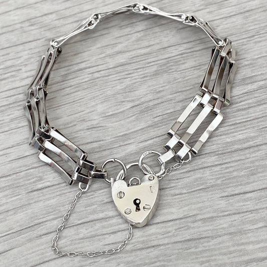 Vintage silver heart padlock gate link bracelet - 1980s - 7 inches - Vintage british jewellery