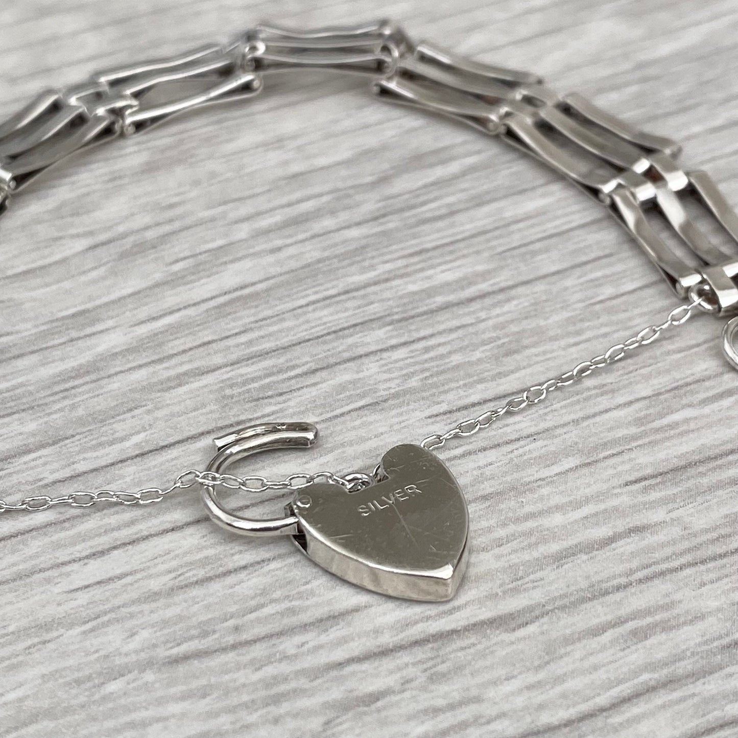Vintage silver heart padlock gate link bracelet - 1980s - 7 inches - Vintage british jewellery