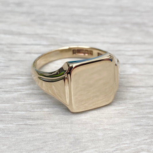 Vintage 9ct yellow gold square signet ring - Can be hand engraved - UK size T 1/2 - US size 9 3/4 - British vintage jewellery