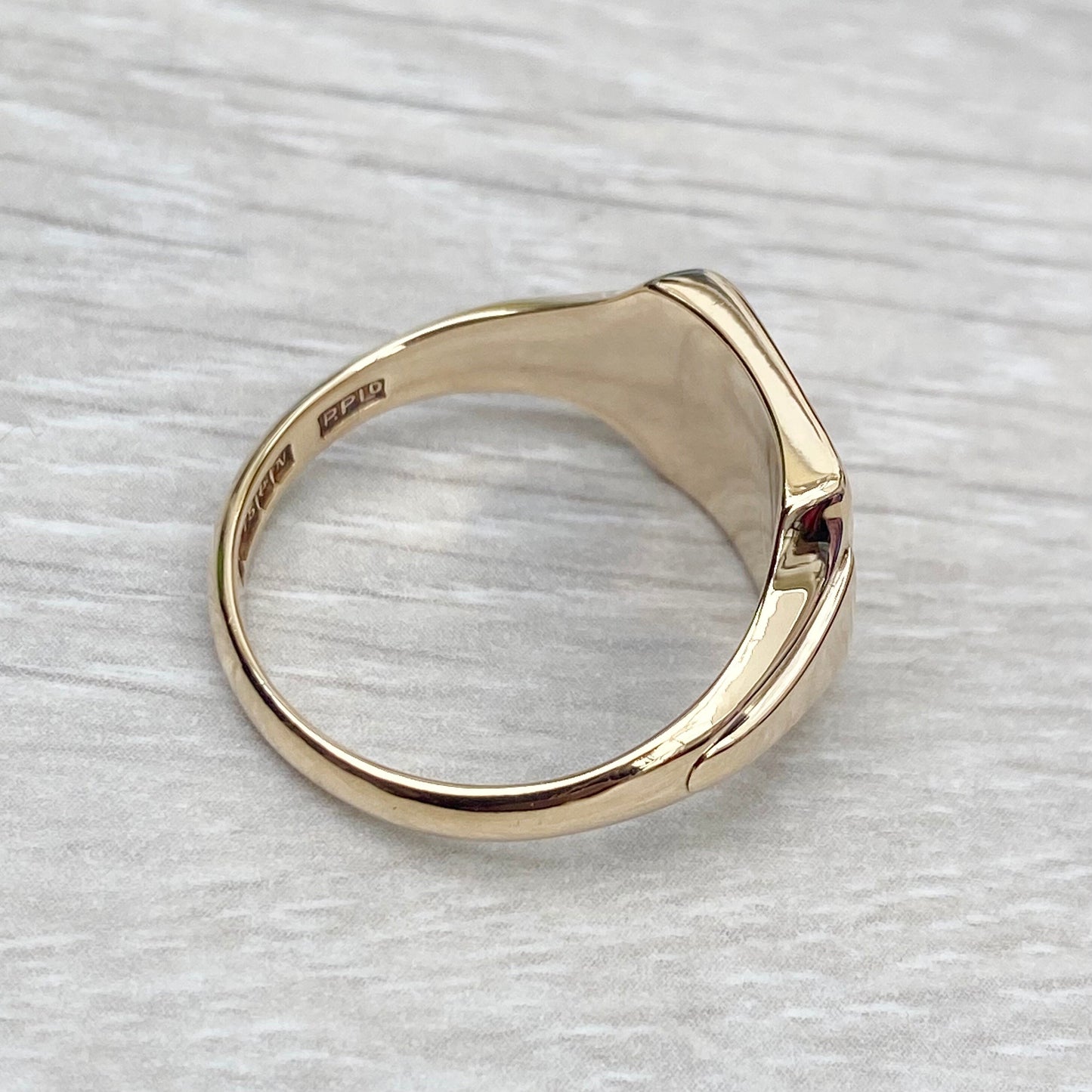 Vintage 9ct yellow gold square signet ring - Can be hand engraved - UK size T 1/2 - US size 9 3/4 - British vintage jewellery