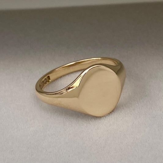 Vintage 1940s 9ct yellow gold classic oval signet ring - Can be hand engraved - UK size V - US size 10 1/2 - British vintage jewellery